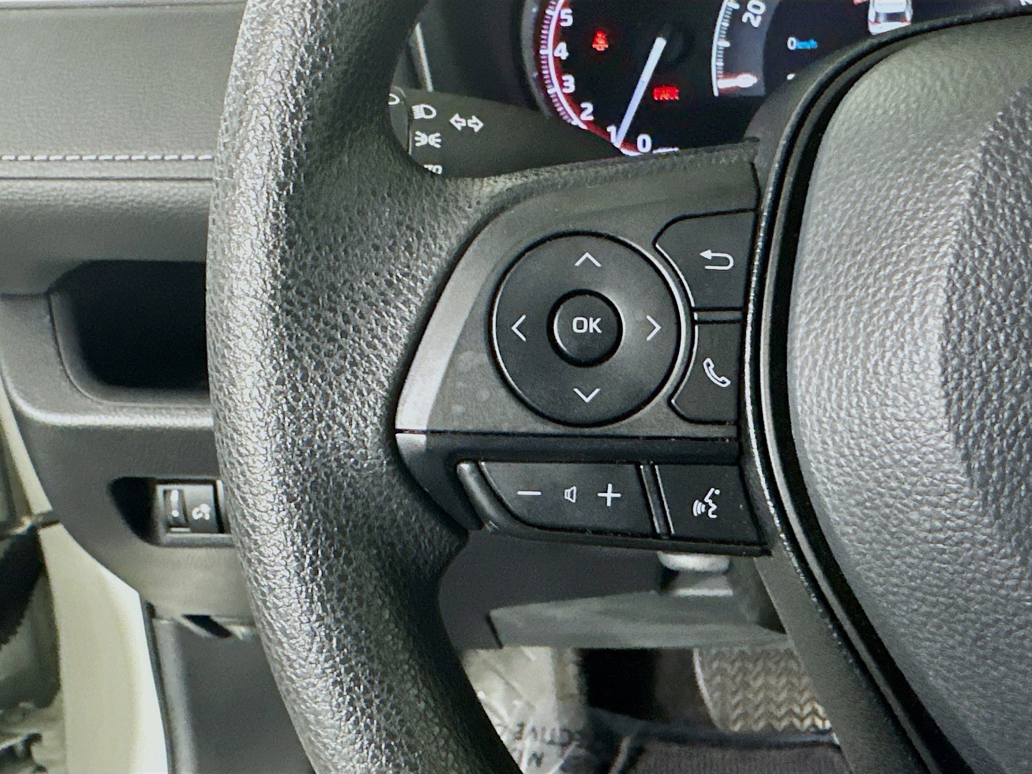 Used 2023 Ice Toyota XLE image 16