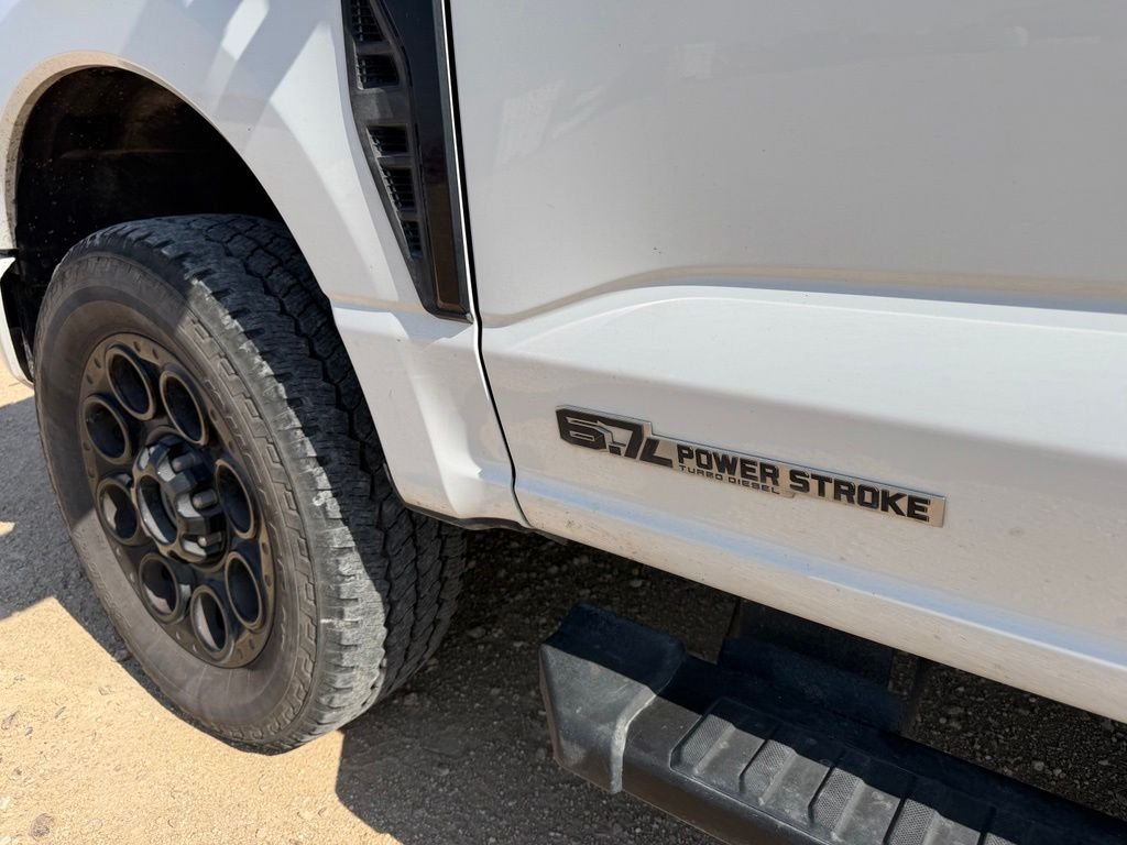 Used 2025 Oxford White Ford XLT image 14