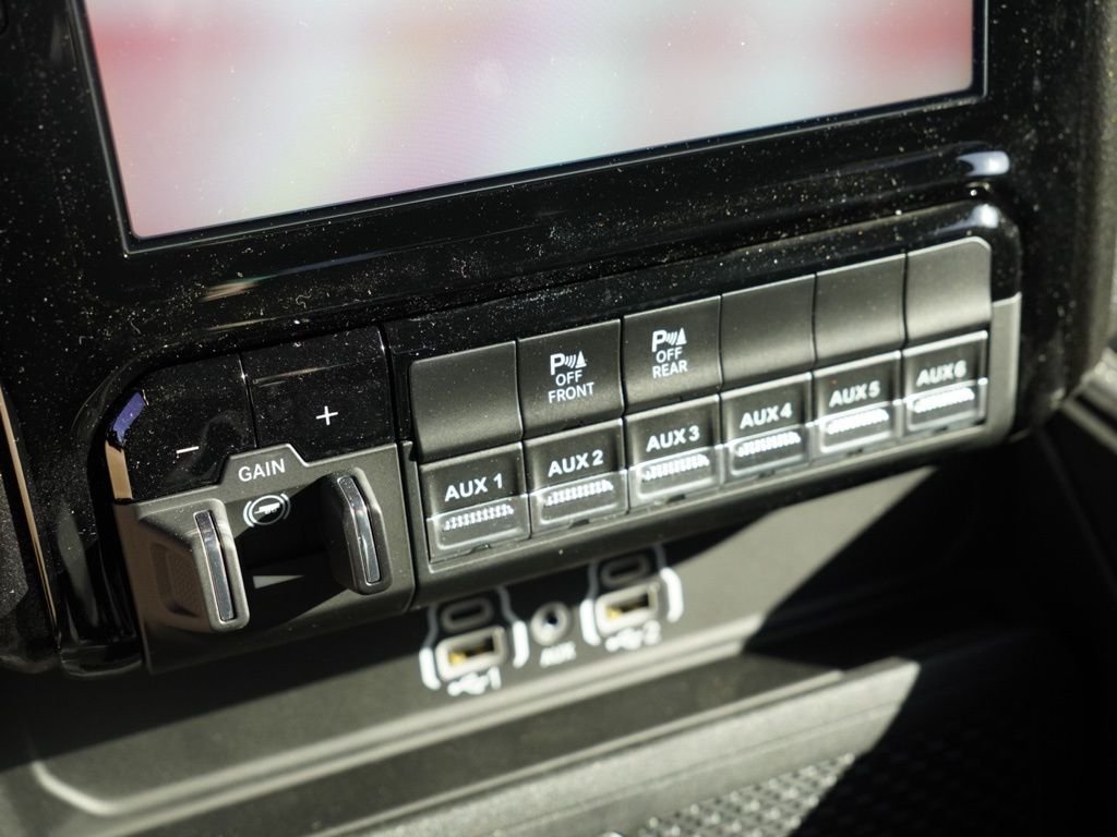 New 2026 Diamond Black Crystal Pearl-Coat Exterior Paint RAM RHO image 16