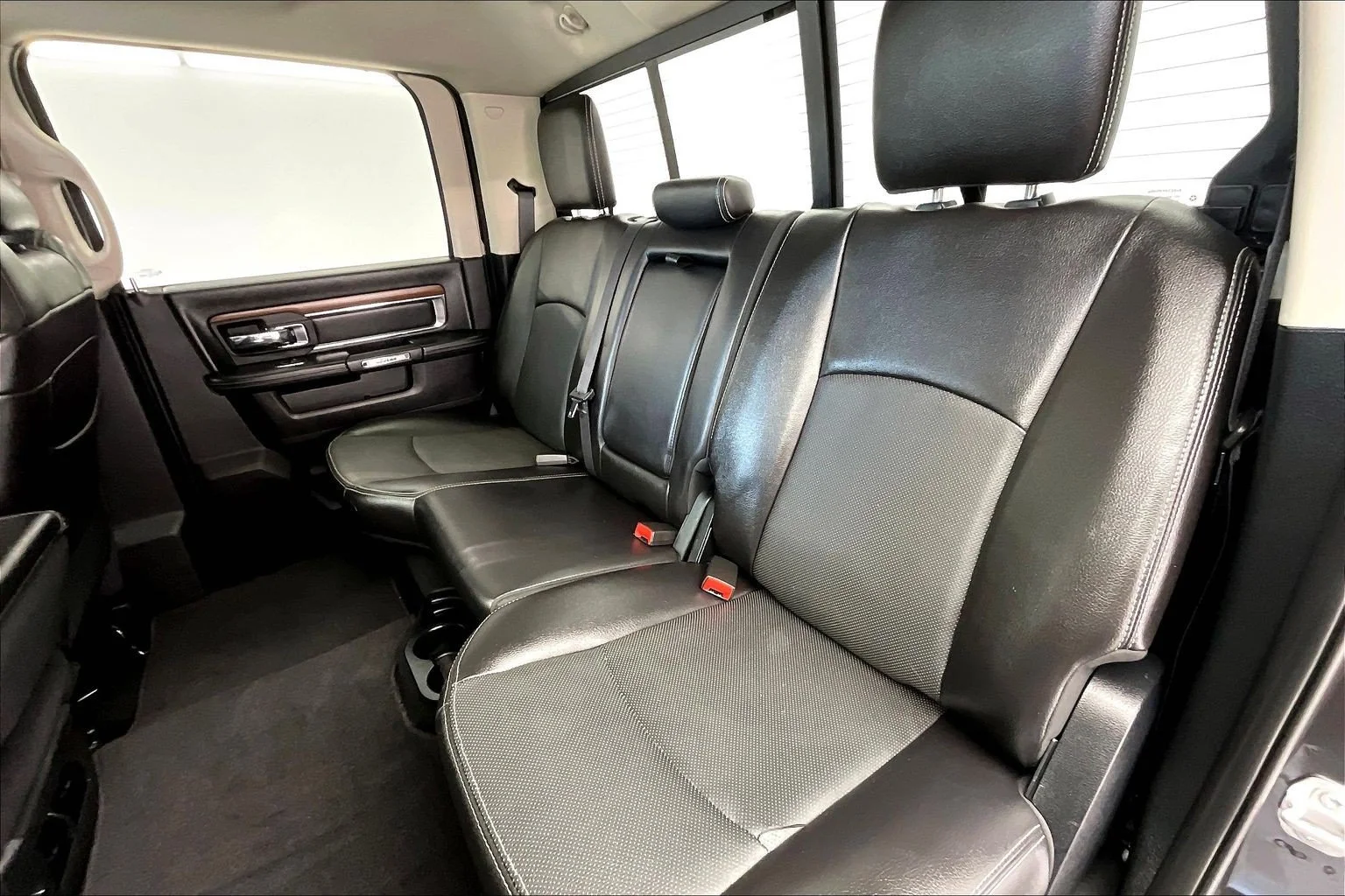 Used 2016 Granite Crystal Metallic Clearcoat Ram Laramie image 18