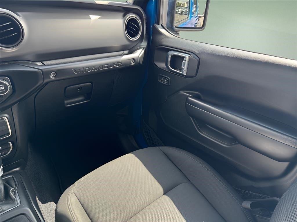 Used 2021  JEEP SPORT image 15