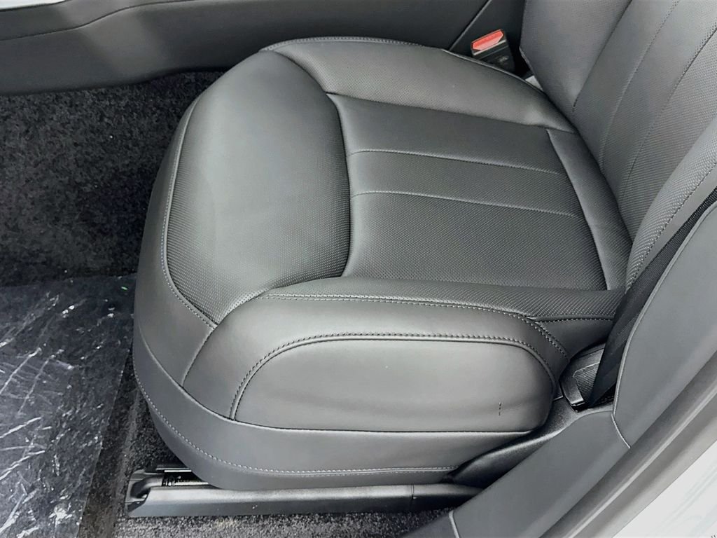 New 2027 Fuji White Land Rover SE image 20