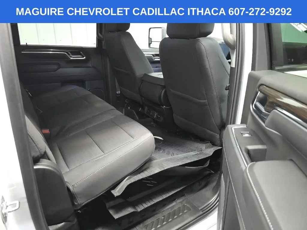 Used 2025 White Chevrolet LT image 17