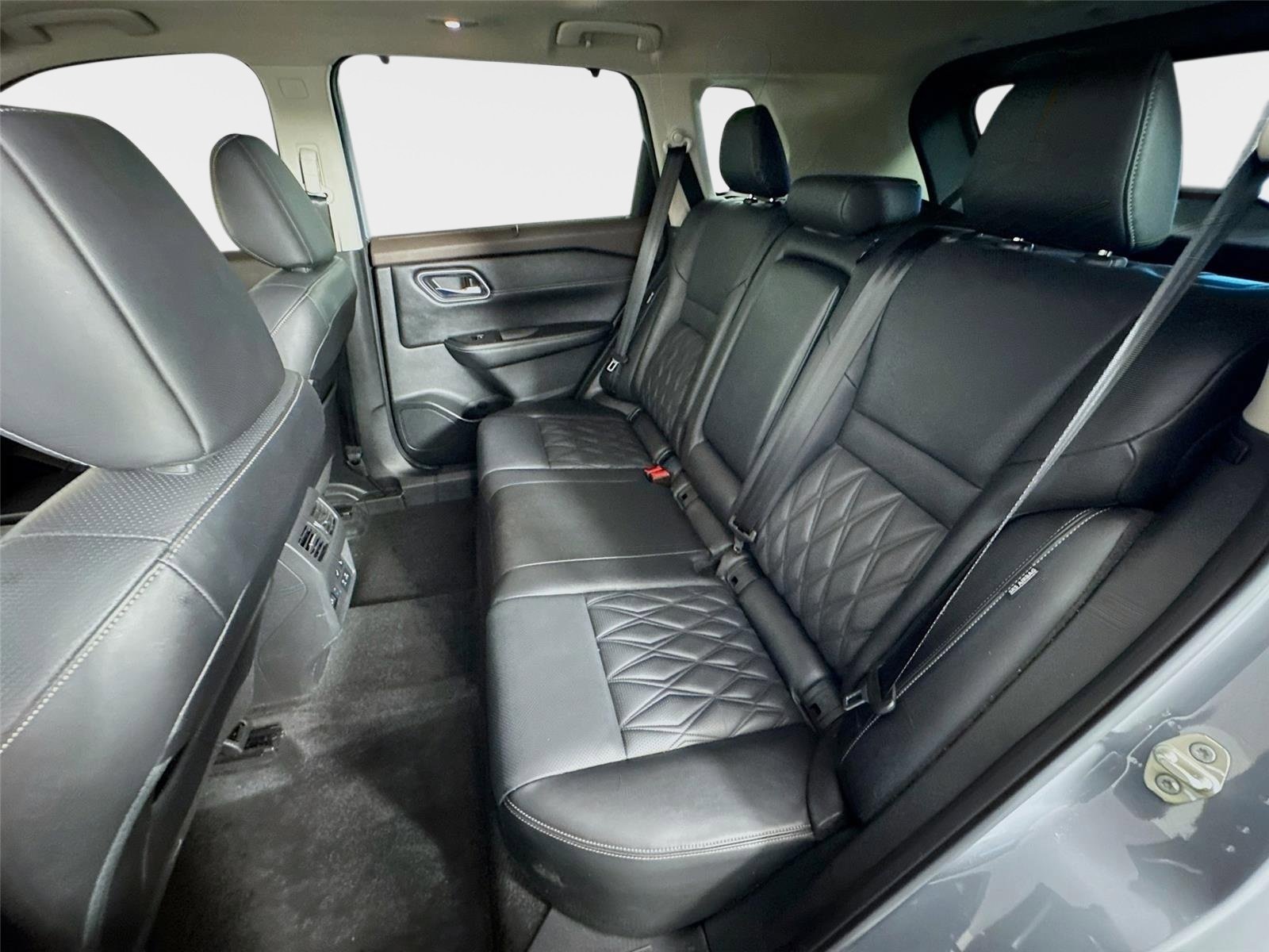 Used 2021 Boulder Gray Pearl Nissan Platinum image 23