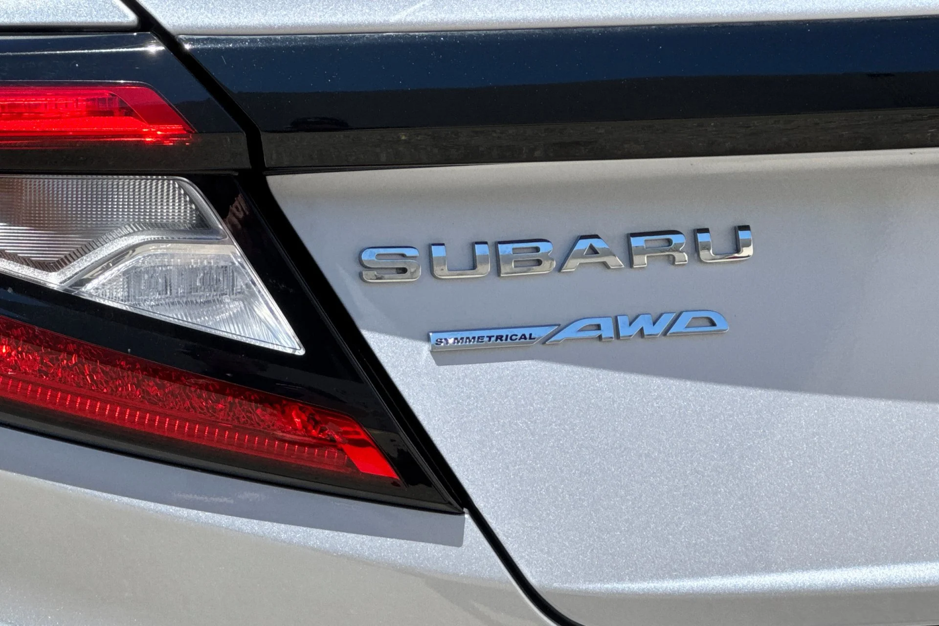 Used 2022 Ice Silver Metallic Subaru Premium image 12