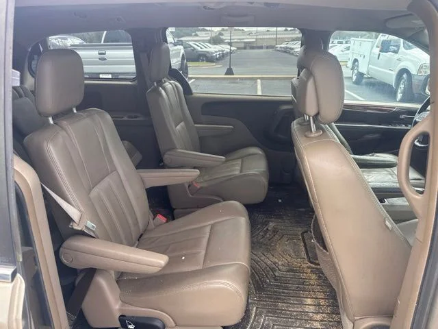 Used 2013 Beige Chrysler Touring image 23
