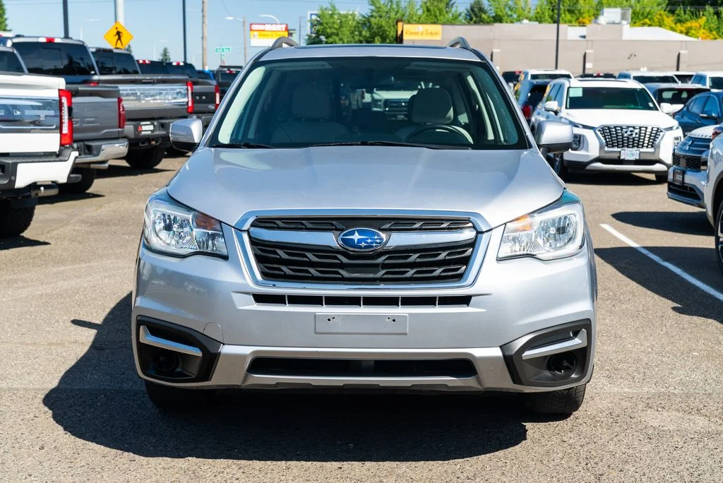 Used 2017 Silver Subaru 2.5i Premium image 2
