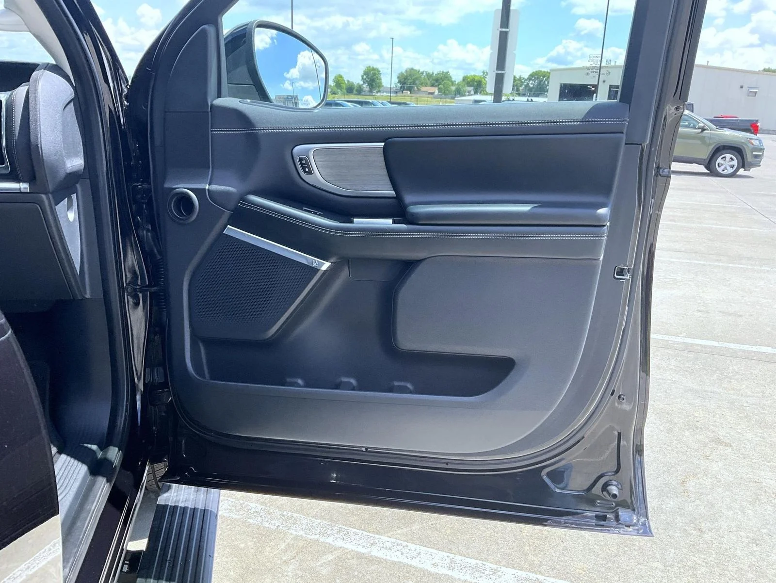 Used 2025 Black Ford Platinum image 17