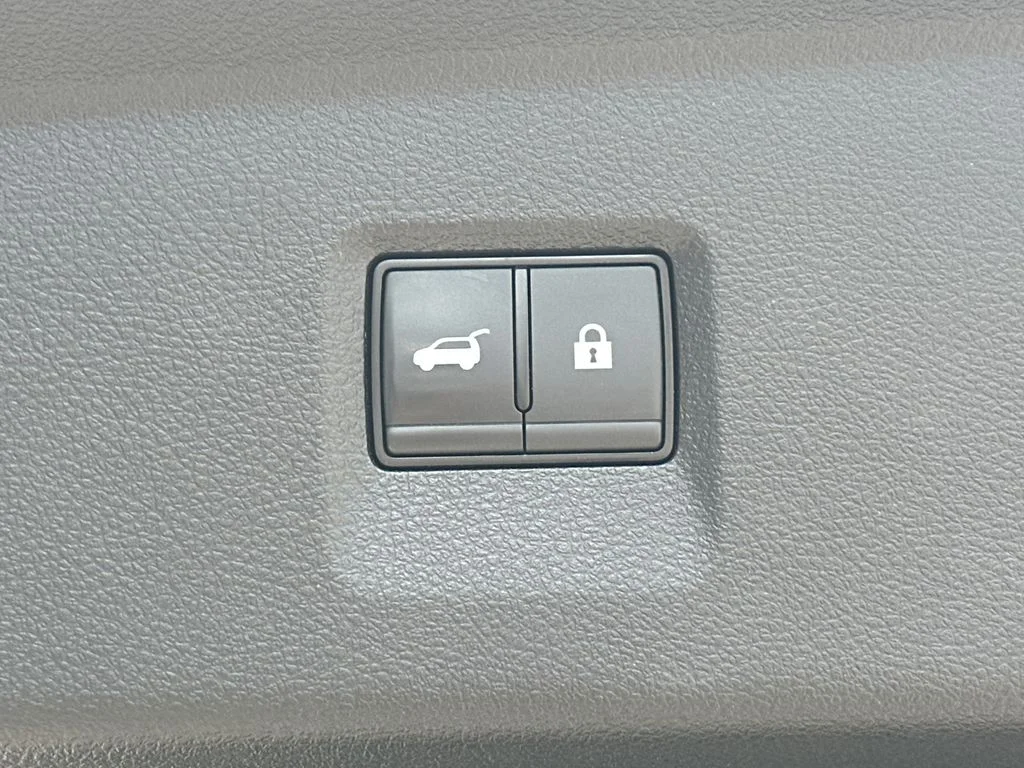 Used 2026 Silver INFINITI LUXE image 16