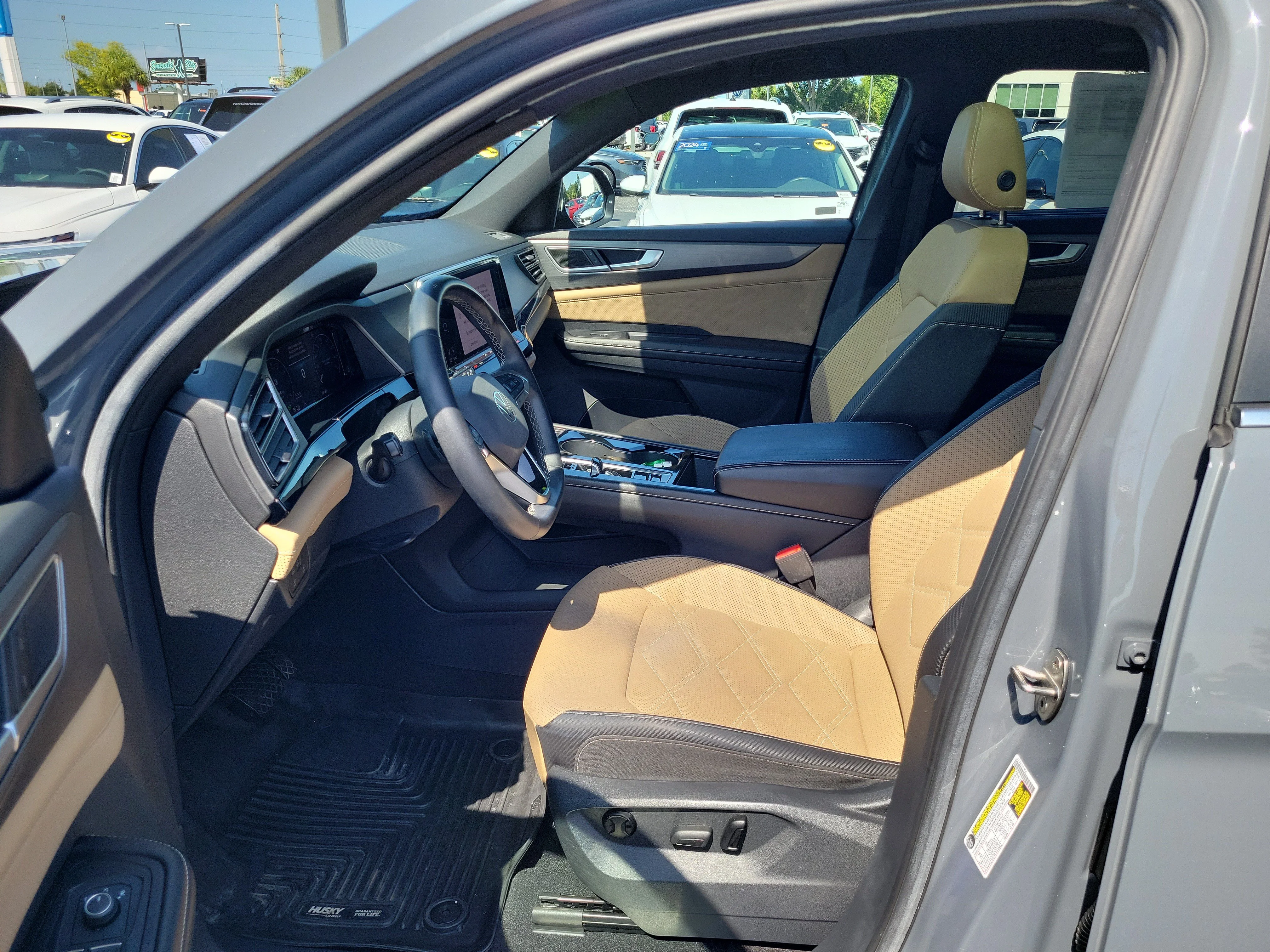 Used 2024 Gray Volkswagen 2.0T SE w/Technology image 16