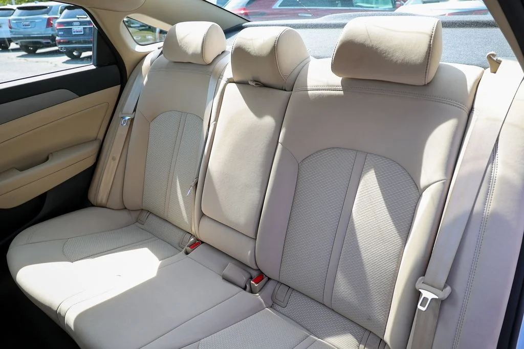 Used 2015 White Hyundai SE image 34