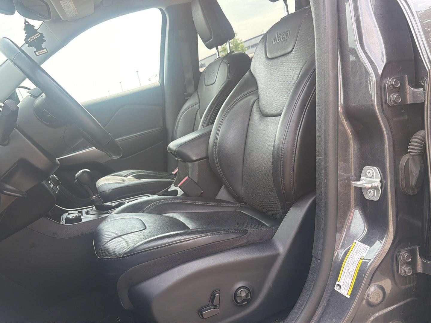 Used 2019 Granite Crystal Metallic Clearcoat Jeep Limited image 16