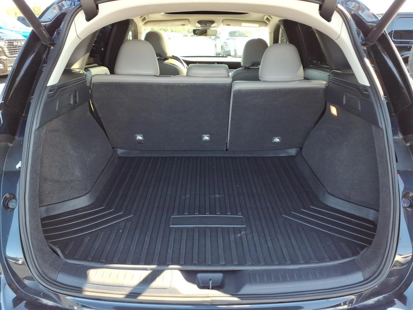Used 2024 Hermosa Blue INFINITI LUXE image 31