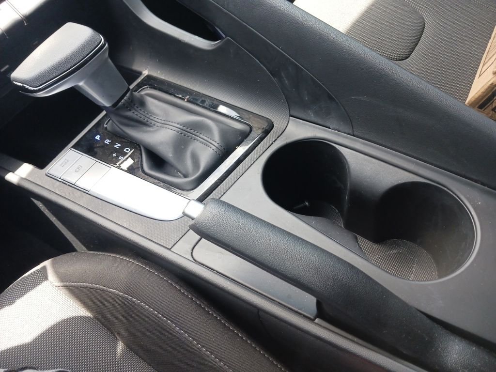 2025 Hyundai Elantra SE - Photo 25