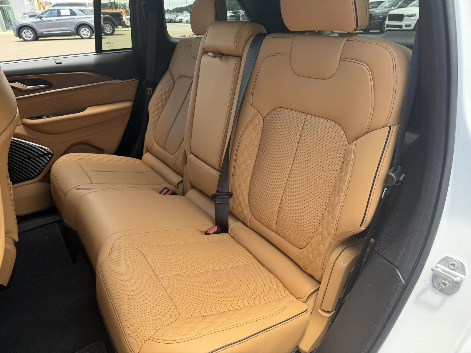 New 2026 Bright White Clear-Coat Exterior Paint Jeep Summit image 18