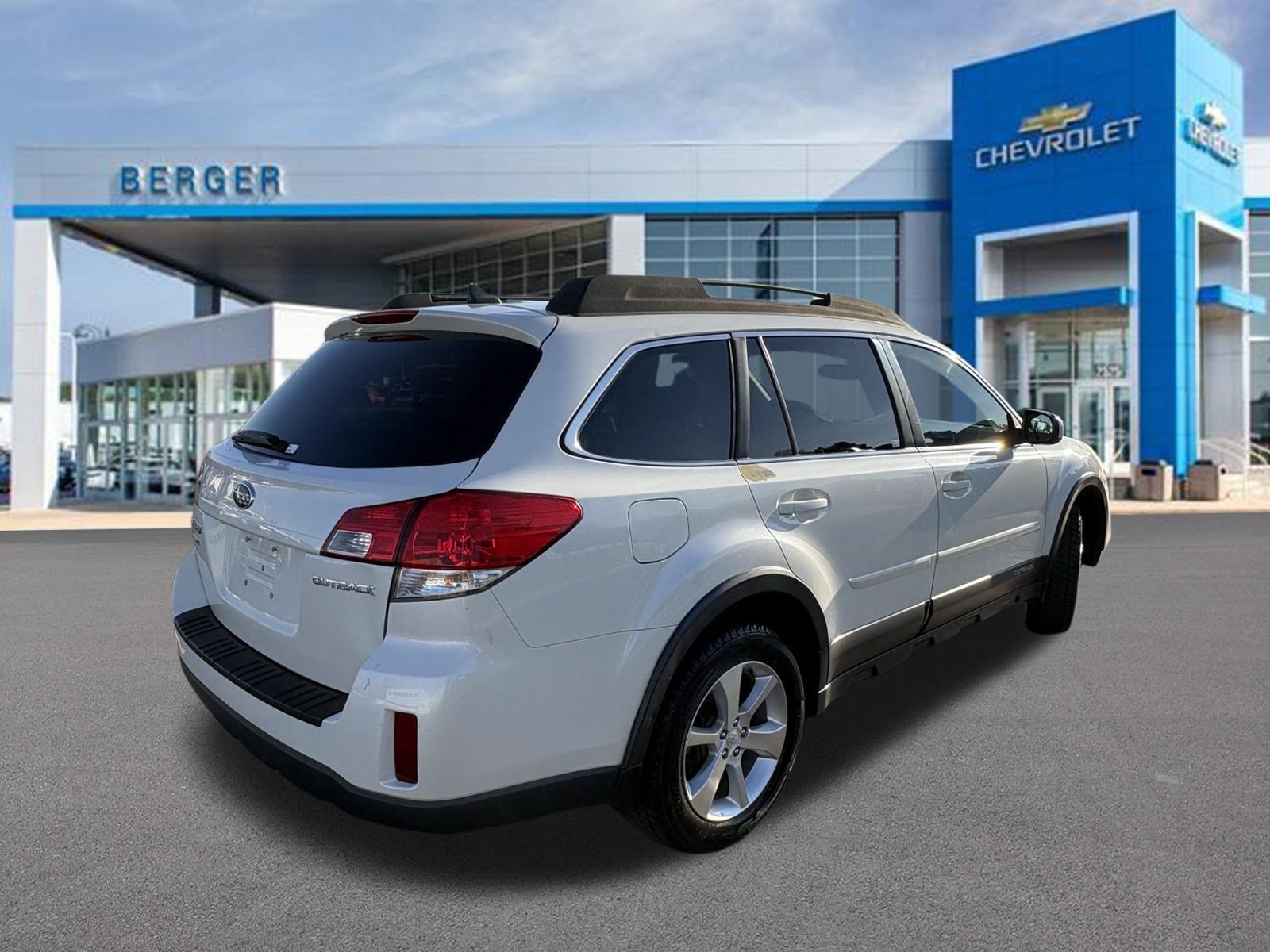 Used 2014 Subaru Outback 2.5i Limited with VIN 4S4BRCLC3E3261873 for sale in Grand Rapids, MI