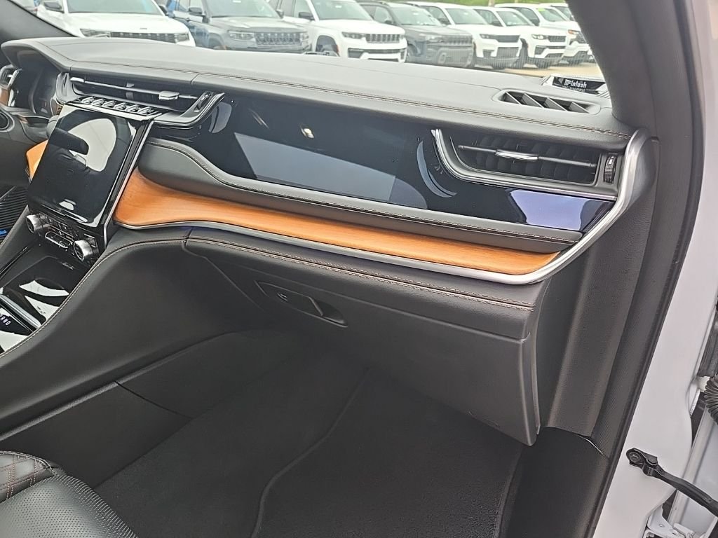 Used 2022 White Jeep Summit Reserve image 91
