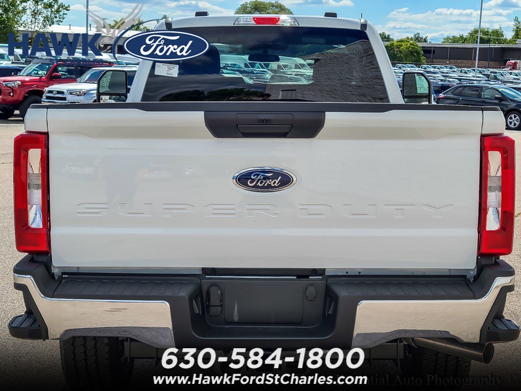 New 2025 Oxford White Ford F-350® XLT image 5