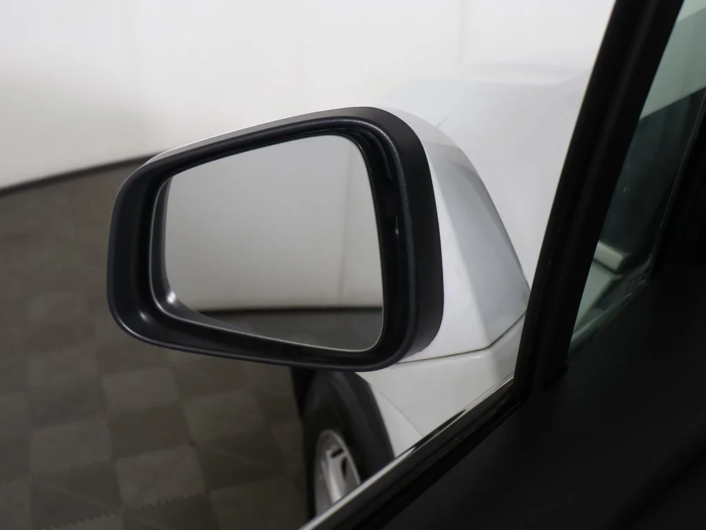 Used 2020 White Chevrolet LT image 28