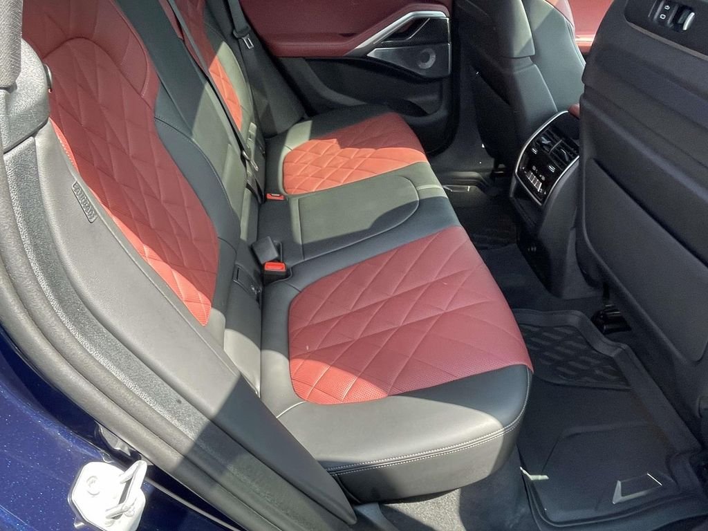 Used 2025 Blue BMW M60i image 22