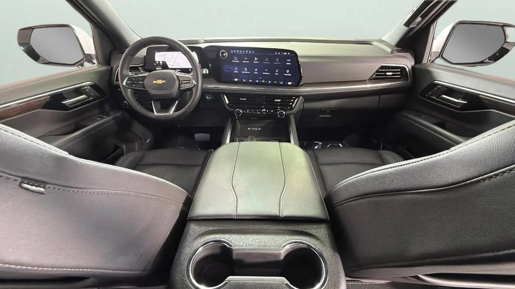 Used 2025 Summit White Chevrolet LT image 35