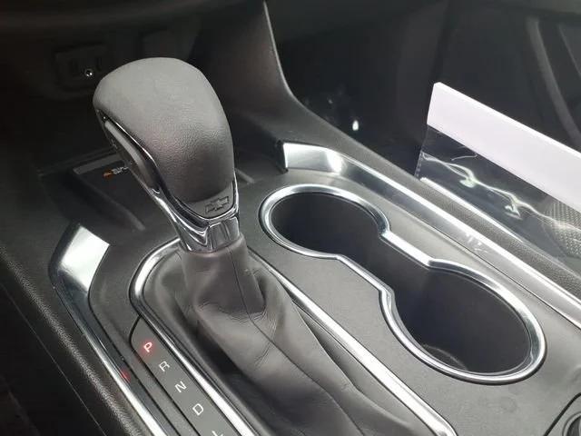 Used 2023 Summit White Chevrolet LT Cloth image 21