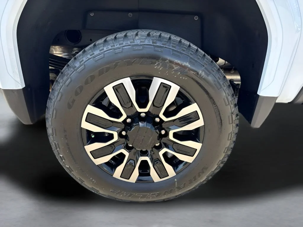 New 2026 Glacier White Tricoat GMC Denali Ultimate image 40