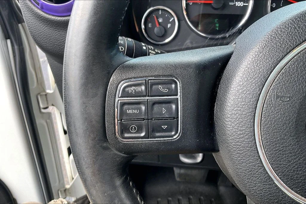 Used 2015 White Jeep Unlimited Sahara image 17