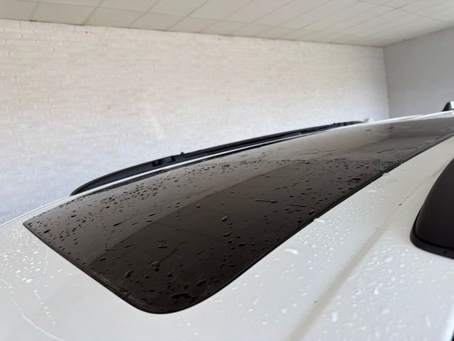 New 2027 Bright White Clear-Coat Exterior Paint Chrysler Limited image 12