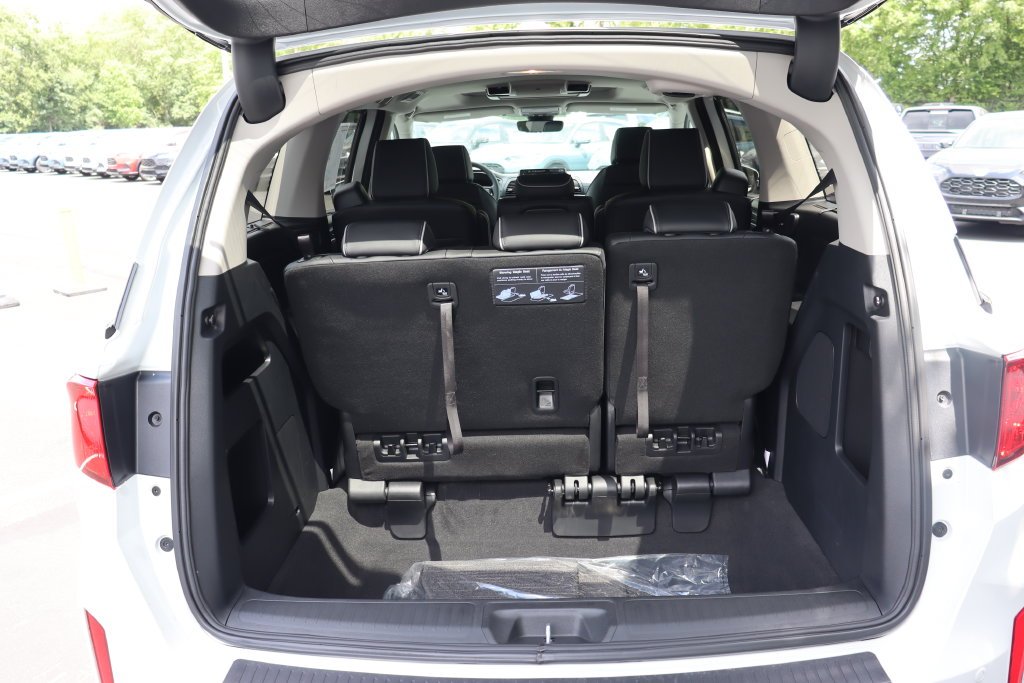 New 2027 Platinum White Pearl Honda Touring image 12