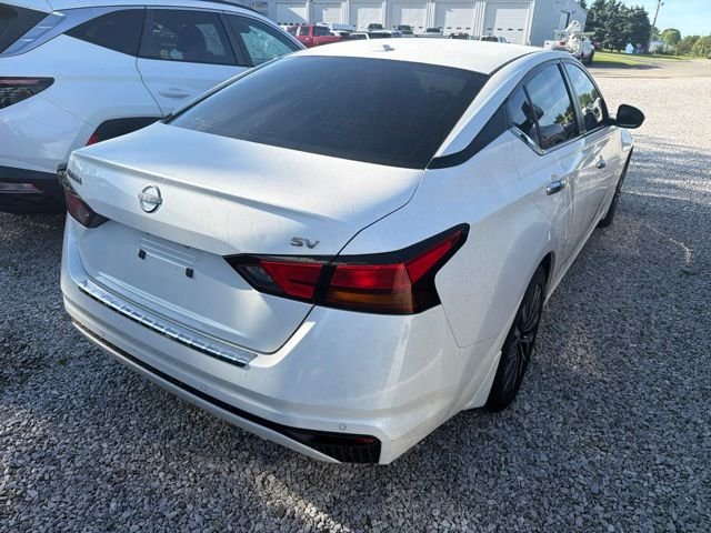 Used 2023 White Nissan 2.5 SV image 7