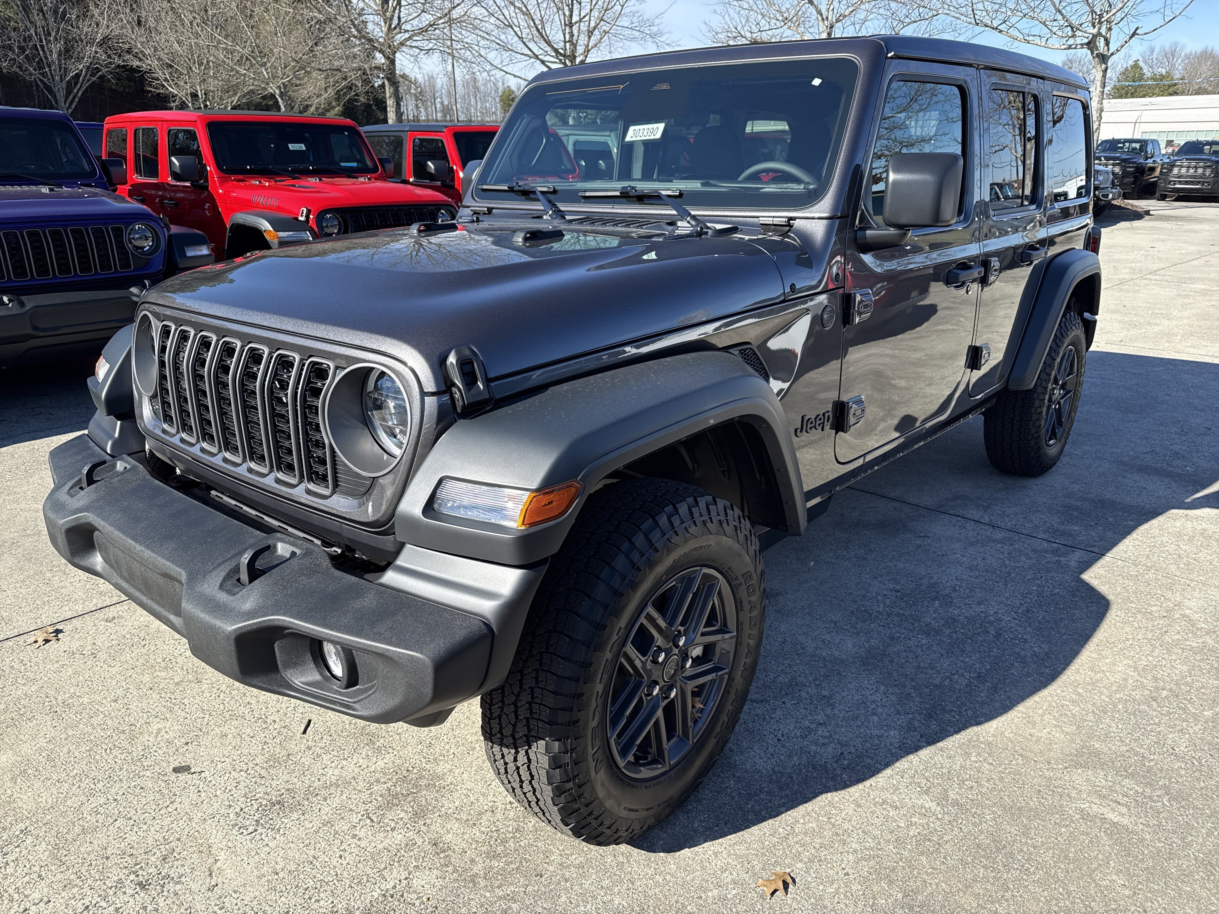 New 2026 Granite Crystal Metallic Clear-Coat Exterior Paint Jeep Sport S image 3