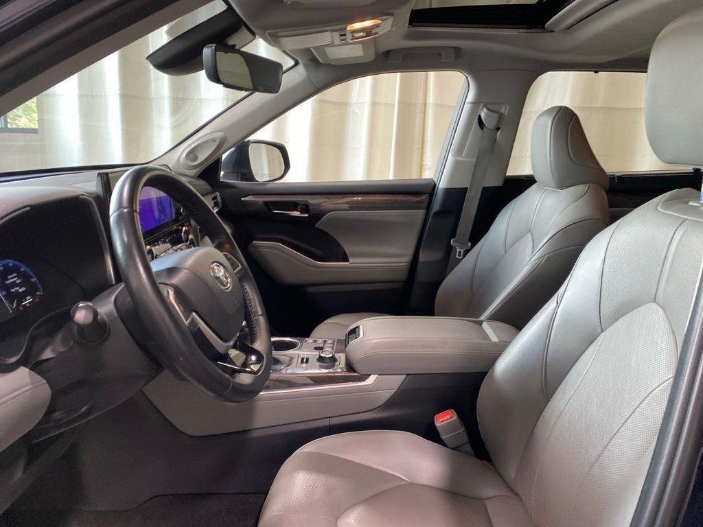 Used 2023 Gray Toyota Limited image 4
