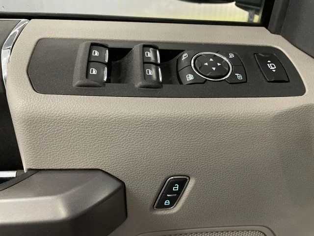 Used 2019  Ford XLT DRW CREW CAB image 13