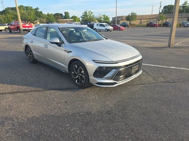 2025 Hyundai Sonata SEL's photo