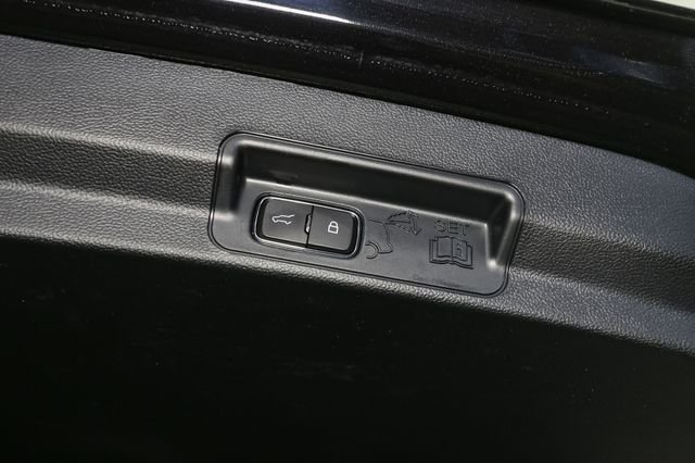 Used 2023 Black Ford XLT image 12