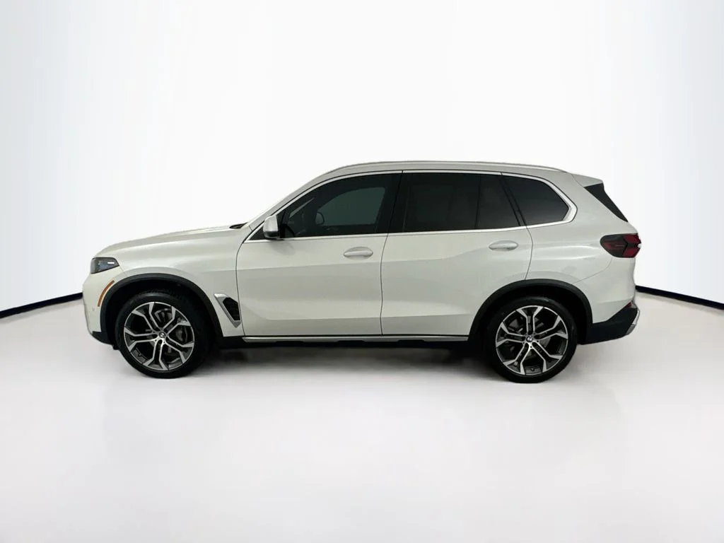Used 2025 White BMW sDrive40i image 8