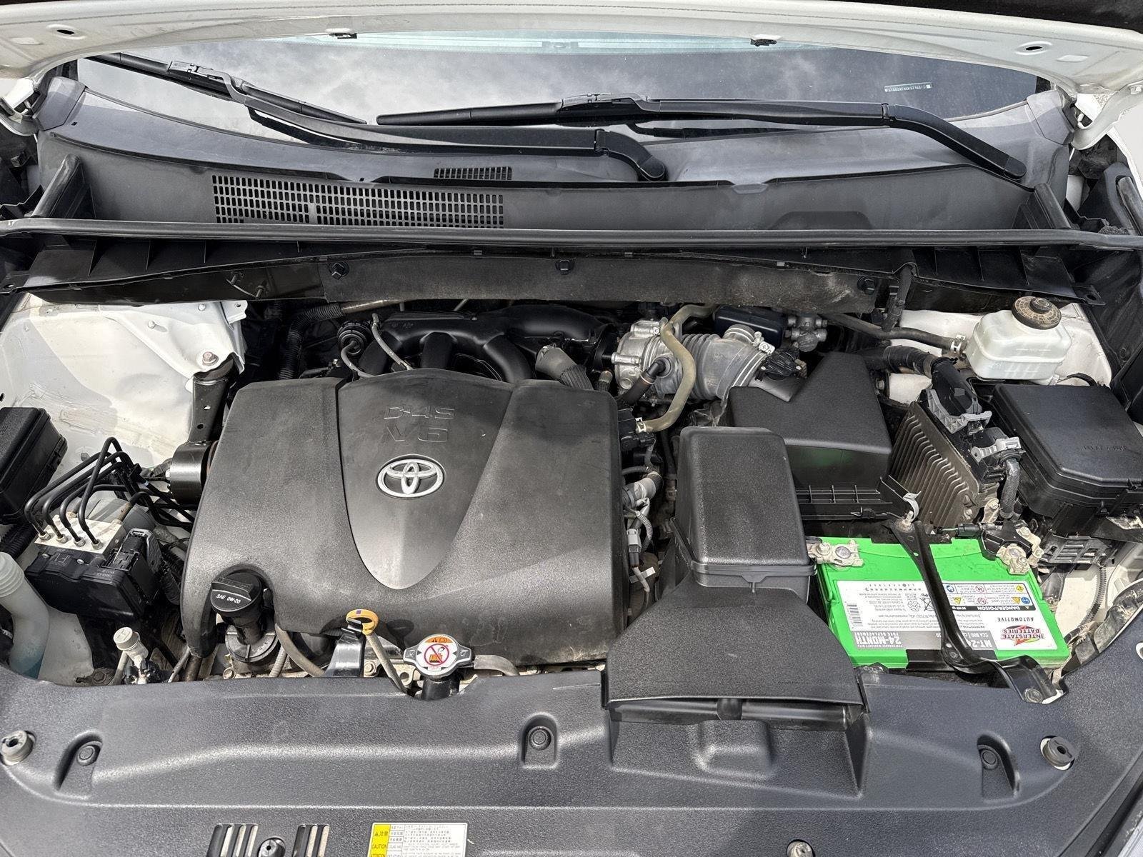 Used 2019 Blizzard Pearl Toyota Limited Platinum image 10