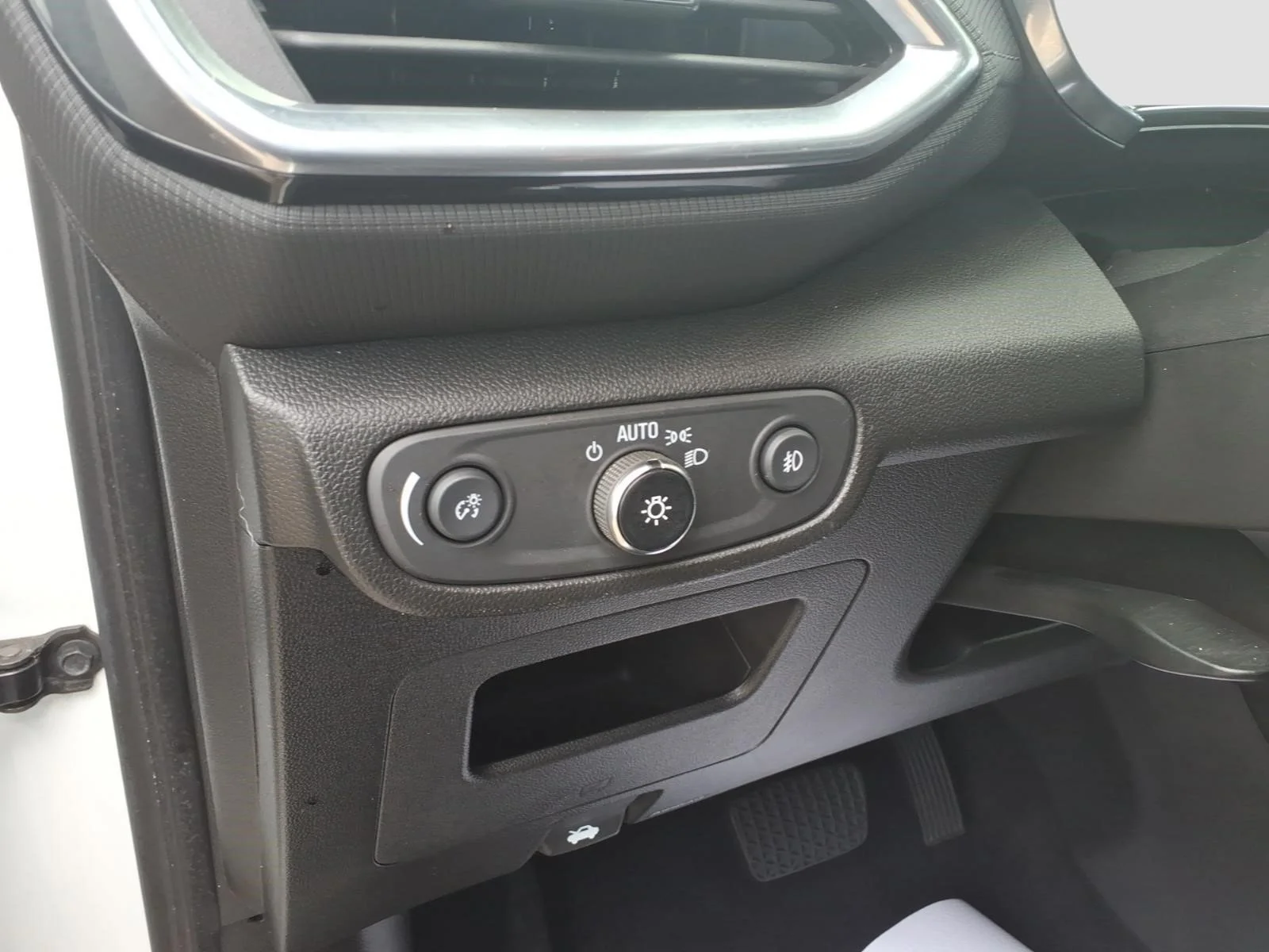 Used 2022 Summit White Gaz Chevrolet LT image 18