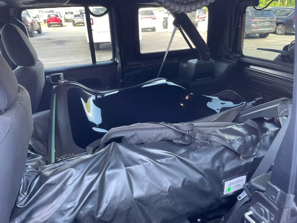 Used 2023 Gray Jeep Sport S image 10