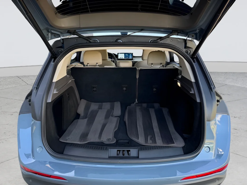 Used 2023 Blue Lincoln Standard image 32