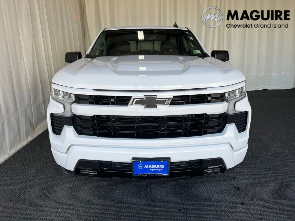 Used 2024 White Chevrolet RST image 29