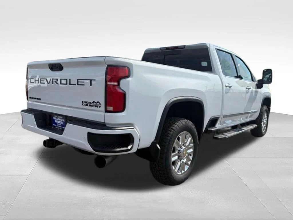 New 2025 Summit White Chevrolet High Country image 5