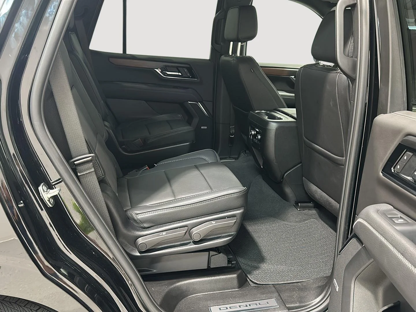 Used 2025 Onyx Black GMC Denali image 24