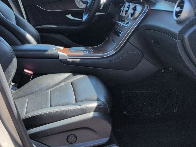 Used 2020  Mercedes-Benz GLC 300 image 27