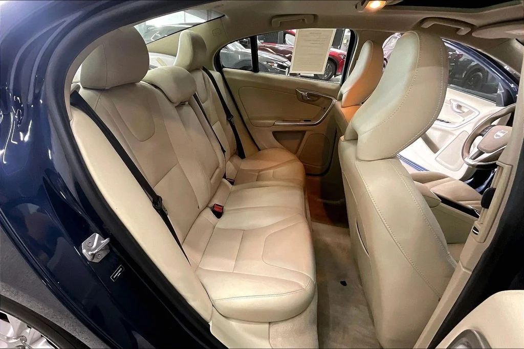 Used 2015 Blue Volvo T5 Premier image 27