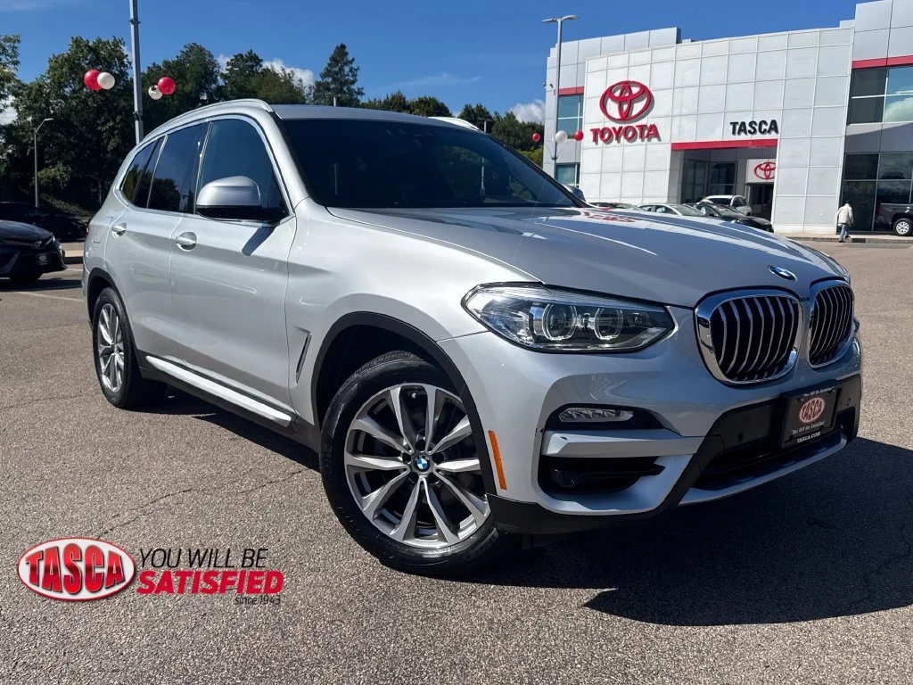 Used 2019 Silver BMW xDrive30i image 1