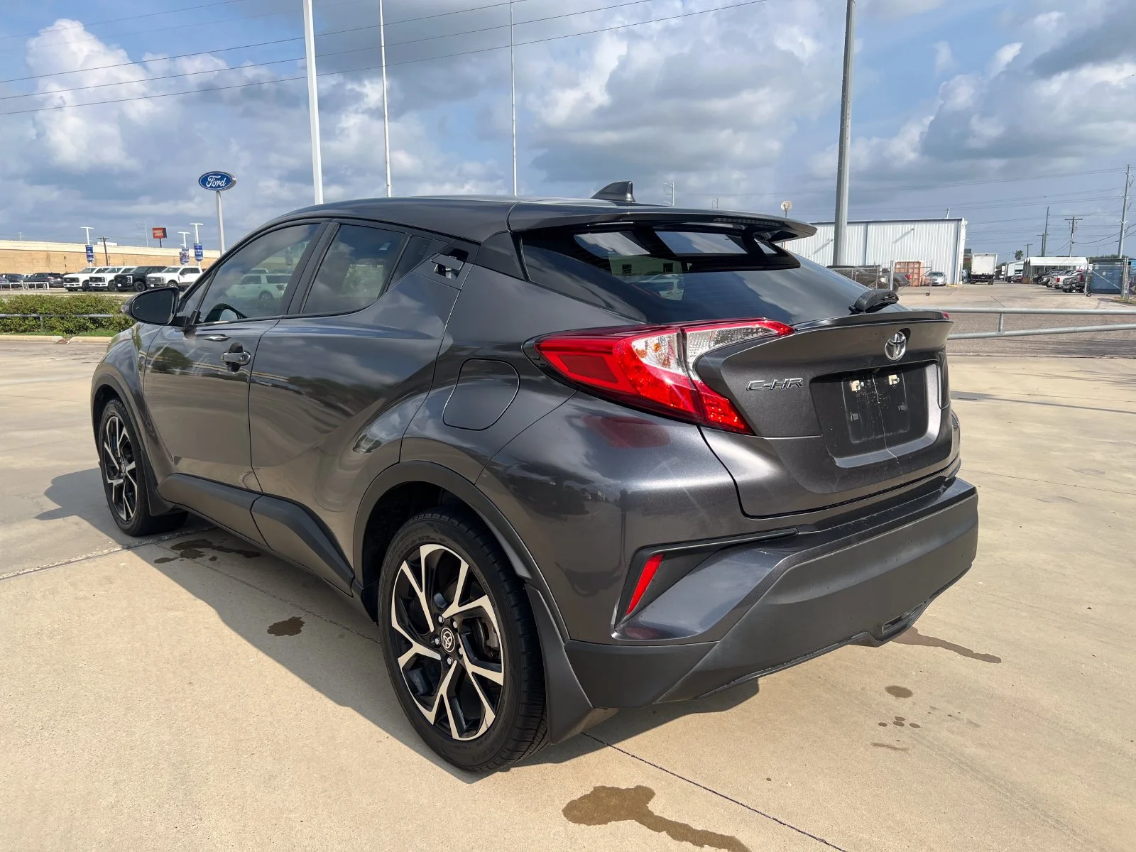 Used 2021 Gray Toyota XLE image 3