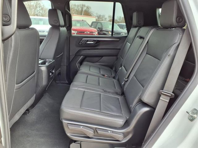 Used 2025 Summit White Chevrolet LT image 7