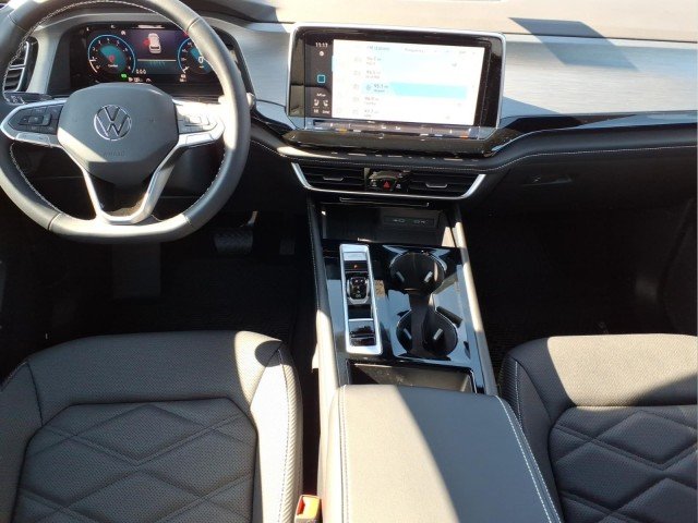 New 2026 Silver Mist Metallic Volkswagen SE w/Technology 4M image 14